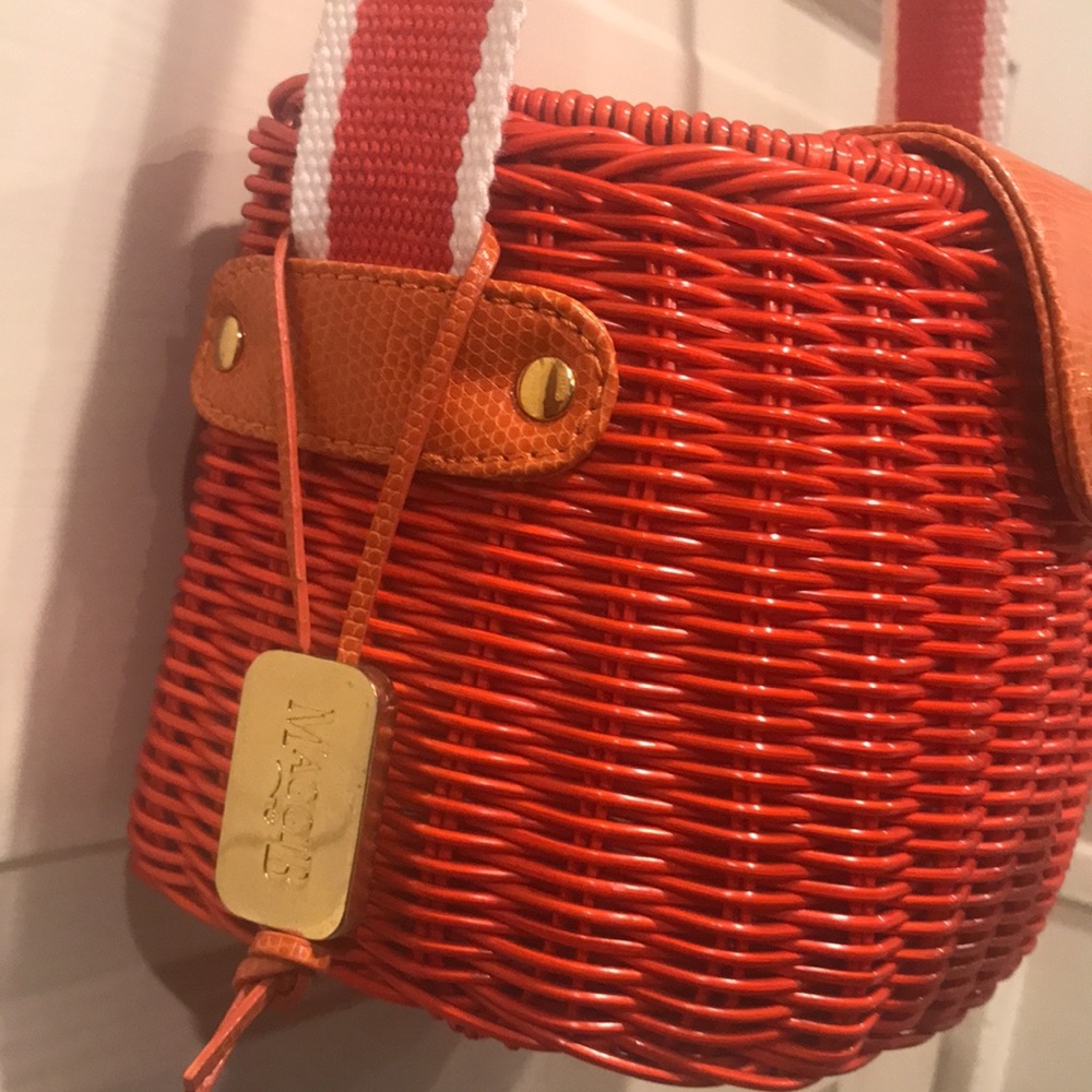 Maggi B Beautiful Shoulder Basket Bag - Picture 4 of 11